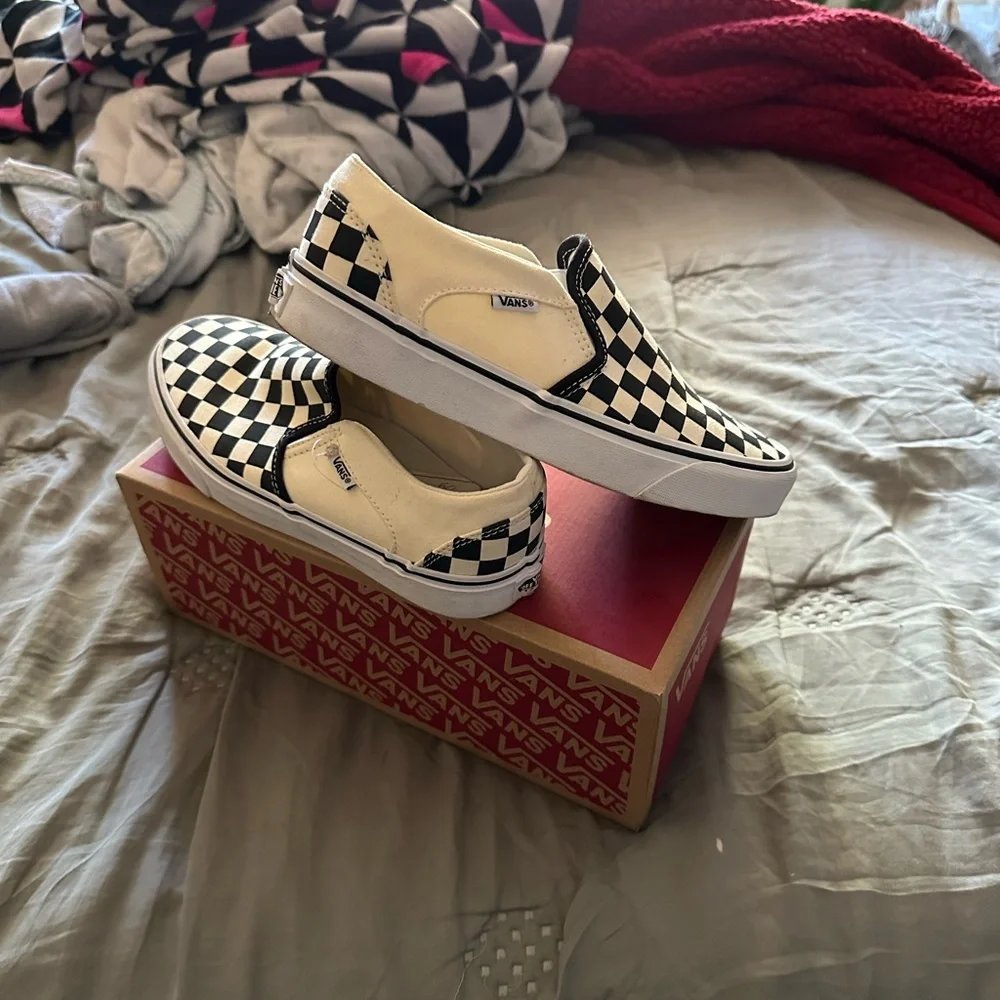 Vans - Picture 1 of 4